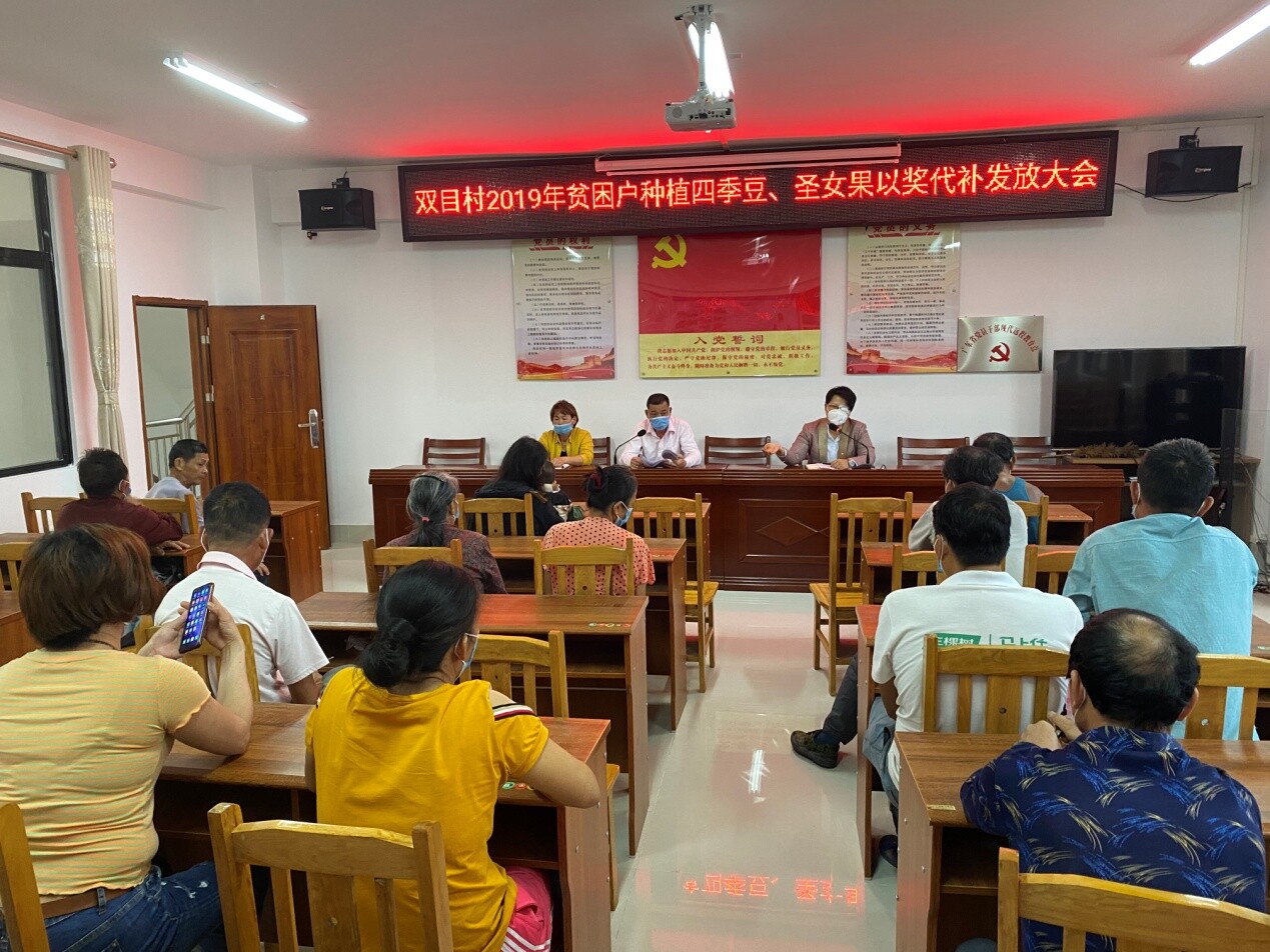 扶贫百香果苗送下乡 春天种下“摇钱树”_1